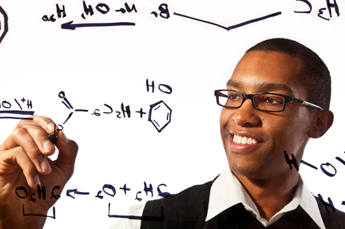 C-C Bond Formation 在玻璃上绘制化学反应的男人