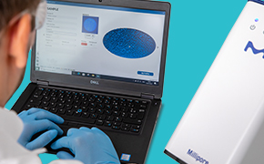 Rapid Sterility Test with the Milliflex Rapid system 操作员正在使用Milliflex Rapid系统读取快速无菌检测的结果