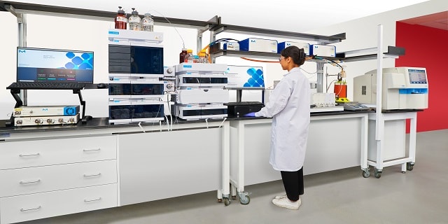 <p>Utilization of Automated Aseptic Sampling</p>
Scientist in a lab in front of a computer using bio4c processpad.