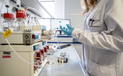 Formulation Screening Female lab scientist operating high throughput LNP manufacturing setup