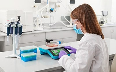 Scientist monitoring cells using the Millicell<sup>®</sup> DCI