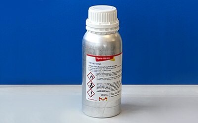 Liquid electrolyte R&D The image features a metallic silver bottle with a white screw-on cap, positioned vertically on a smooth white surface. The bottle is labeled with detailed information, including safety symbols indicating flammability and toxicity, along with written instructions in black and red text. The label includes the name "Sigma-Aldrich" prominently displayed in red. Behind the bottle, there is a vibrant blue background that contrasts sharply with the silver and white of the bottle. The overall composition highlights the bottle as the focal point, emphasizing its importance in a laboratory setting related to liquid electrolyte research and development.