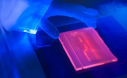 Close up of ultraviolet light box during the preparation of an agarose electrophoresis gel used in DNA separation