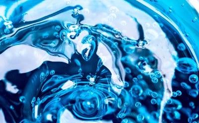 带泡沫的蓝色亲水性聚合物凝胶