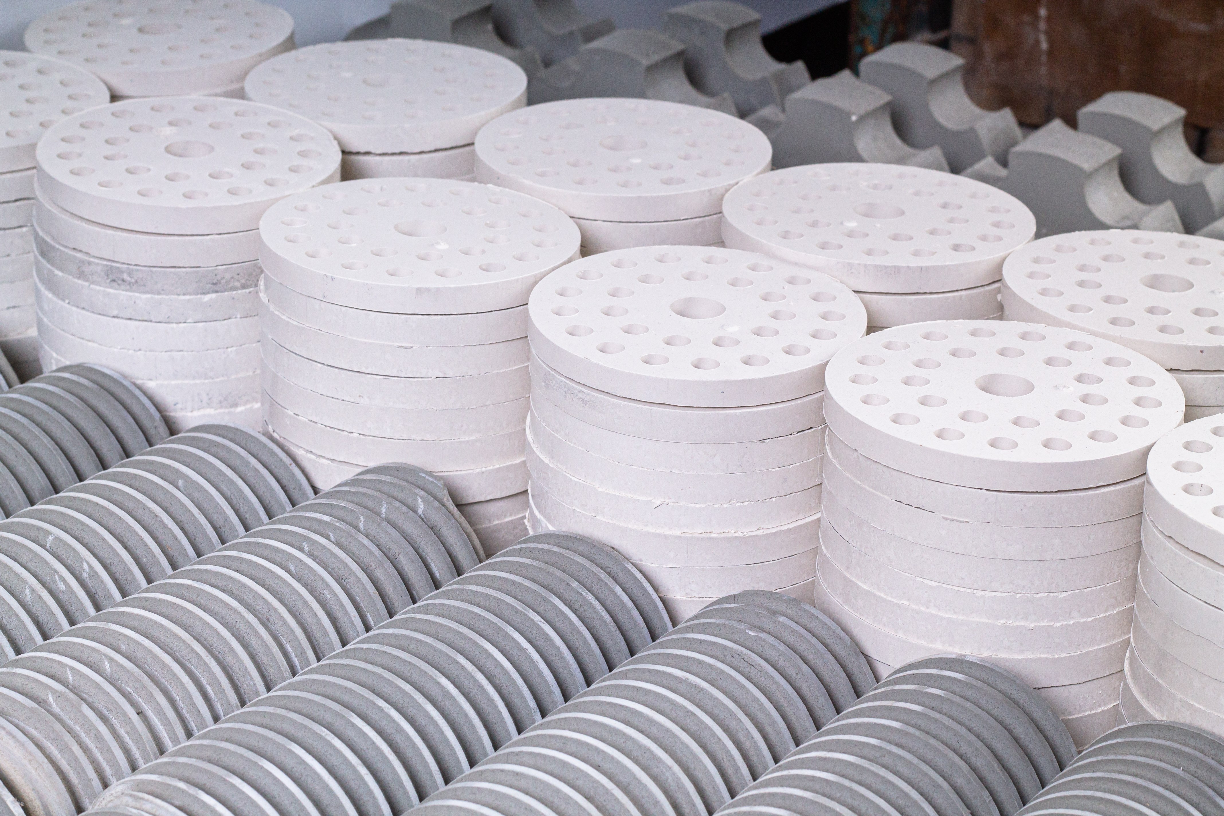 高纯度的氧化物和陶瓷可以用于轻质、高性能半导体的生产，以及高温热绝缘和电绝缘应用。