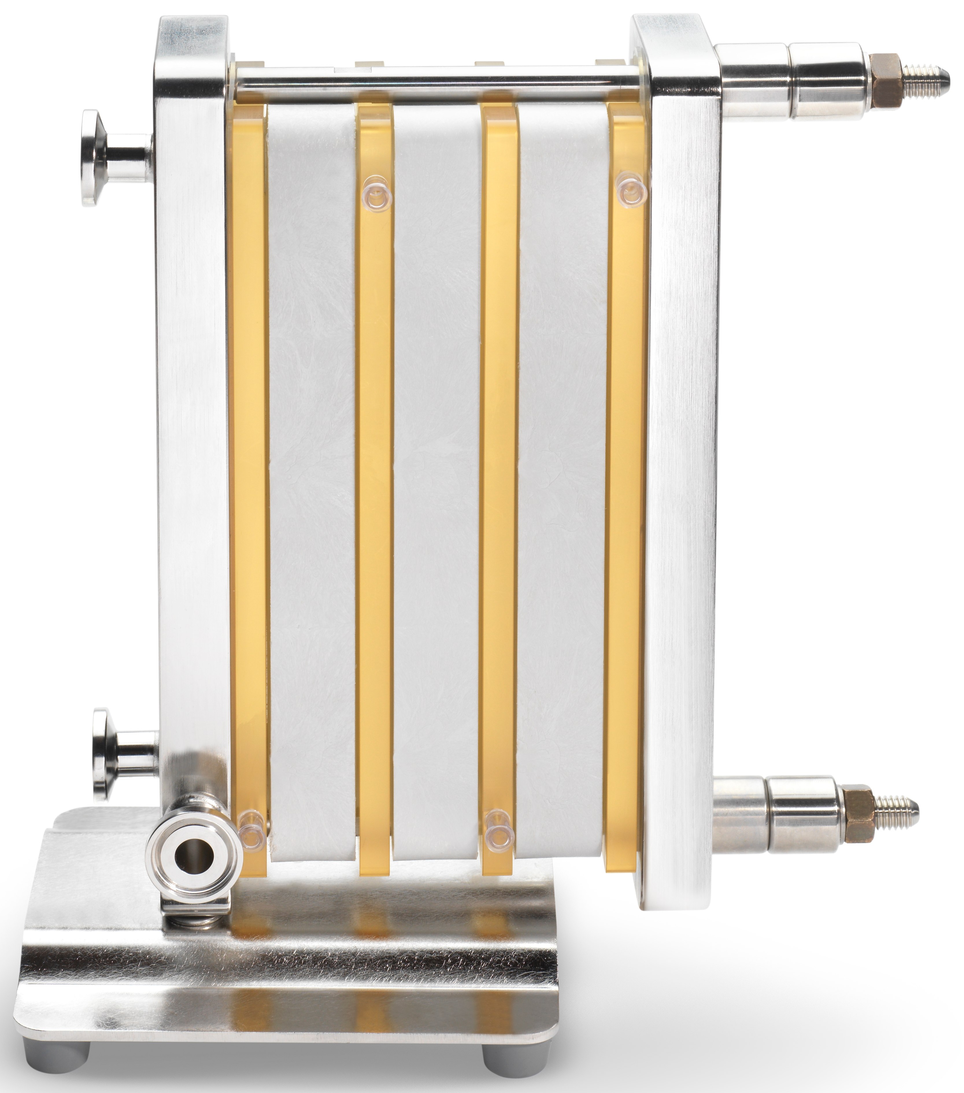 Single-pass TFF with Pellicon® 3 cassettes Pellicon® 单程 TFF 是一种便捷的方法,可减少体积以消除罐瓶颈、减少后续步骤体积大小、通过在线添加缓冲液进行脱盐的浓缩过程,有助于实现高最终浓度和高产品回收率。