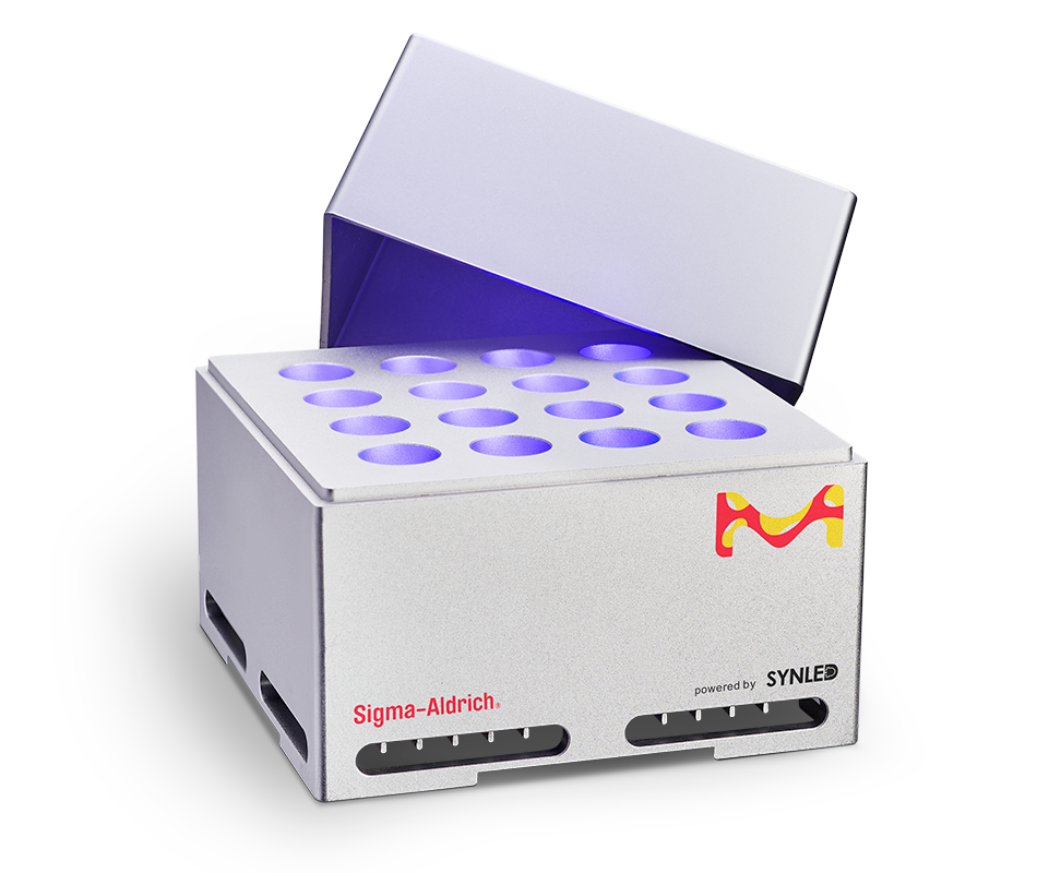 拆开盖子并打开电源的SynLED 2.0 光反应器，显示了从反应器发光的蓝色光源。