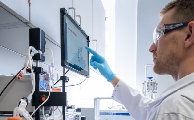 Male operating Tangential Flow Filtration device