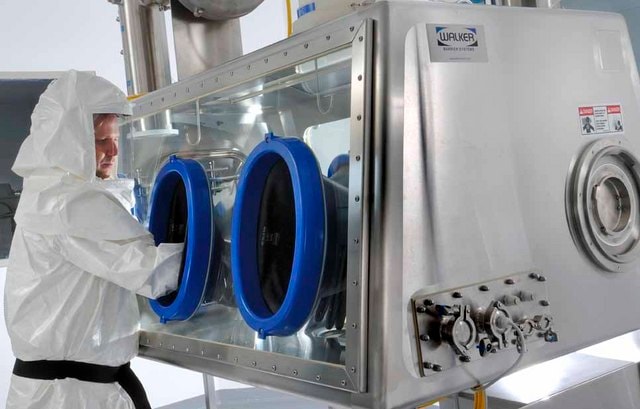 在试验工厂中进行单克隆抗体的生物制药开发。