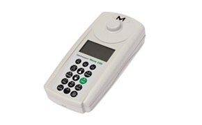 Spectroquant Move handheld colorimeter for on-site water analysis with keypad interface for quick photometric measurements.