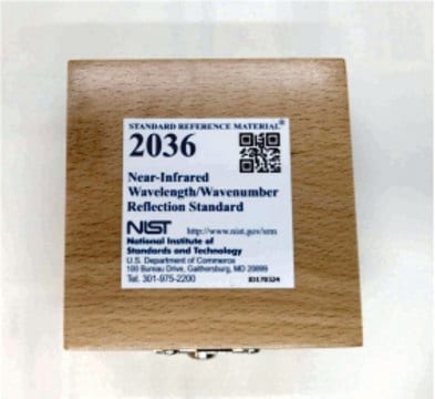 Near infrared wavelength/wavenumber reflection standard NIST&#174; SRM&#174; 2036