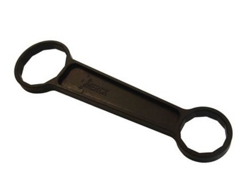 Bottle key for use with bottles with S 40 and S 28 screw caps
