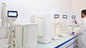 Milli-Q&#174; IQ 7003 超纯和纯水净化系统 Produces ultrapure (Type 1) water and pure (Type 2) water with a production flow rate of 3 L/hr from tap water feed