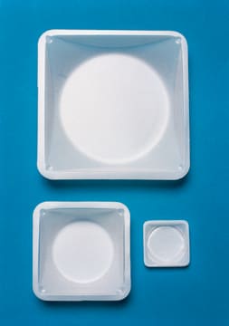 Disposable polystyrene weighing dishes L × W × H 135&#160;mm × 135&#160;mm × 20&#160;mm, blue