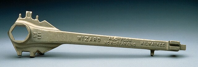 Universal plug wrench Manganese-bronze alloy, L 18&#160;in.